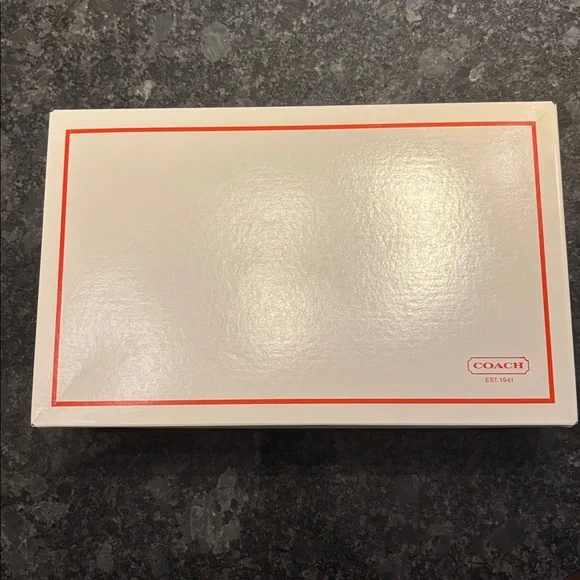 NWT Coach New York Khaki/Silver Knit Gloves with Touch Phone finger print - Picture 4 of 4